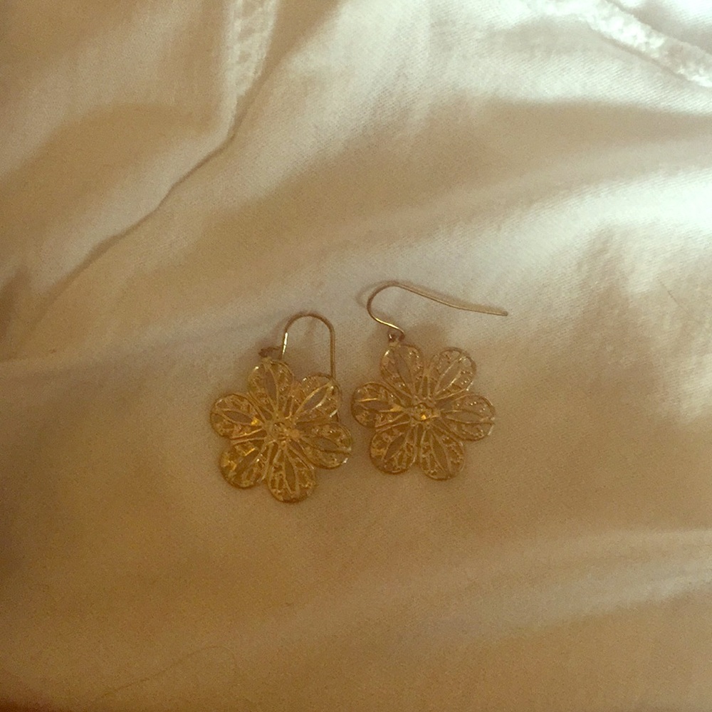 Gold flower earrings, dangle